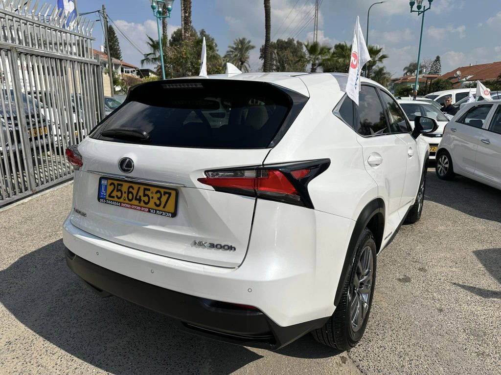 לקסוס NX300H (9)